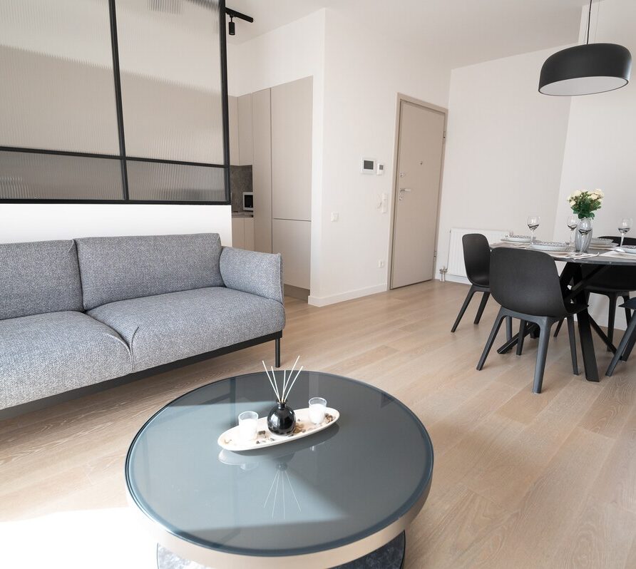 FORM_G2 · Modern 7th-floor apartment with city view -G2-