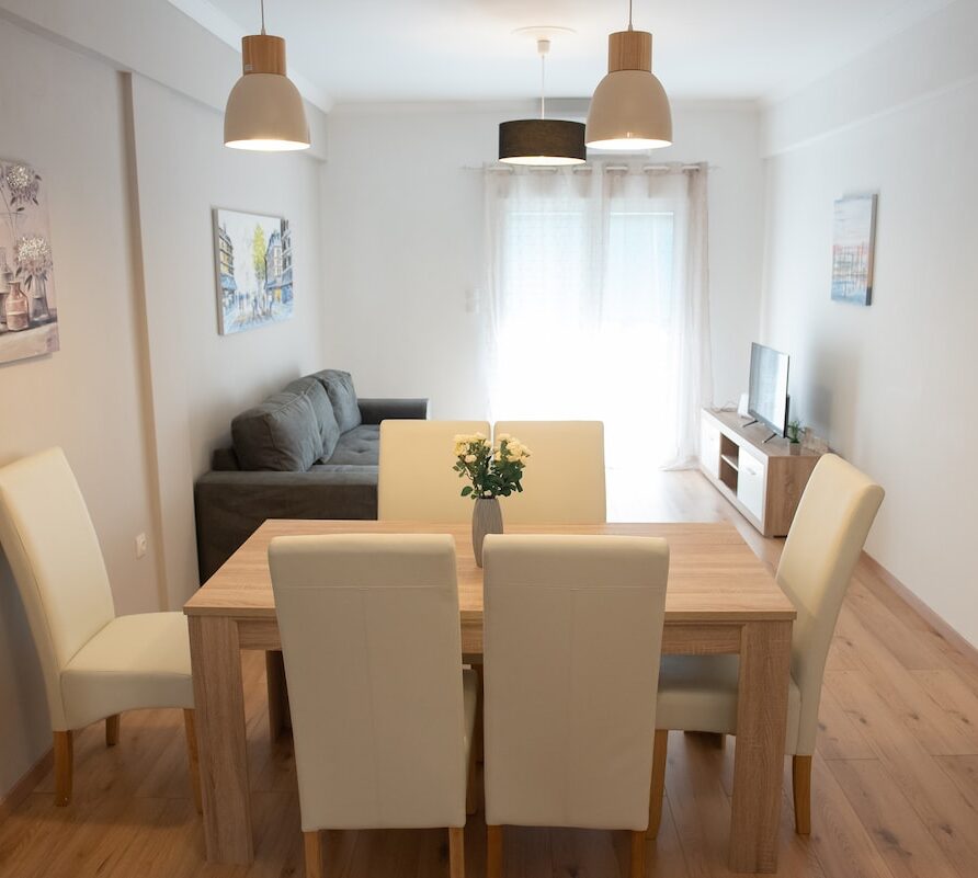 SKIATH_79 · Newly renovated flat 500m from subway station SKIA